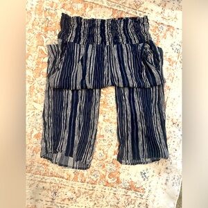 Flowing blue crop casual pant with pocket